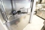 Oprema projektiranje poslovinih prostora dizajn interijera neutralni pult za Fast Food na mjeru Zagreb 6