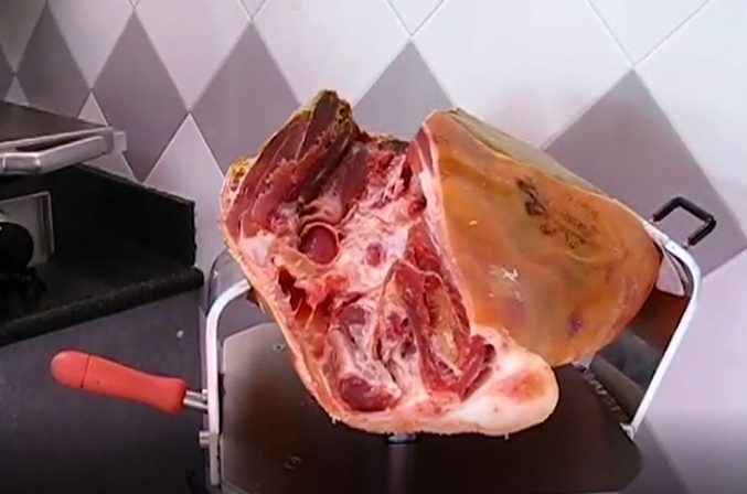 Alat poluautomatski za skidanje kosti pršuta 1